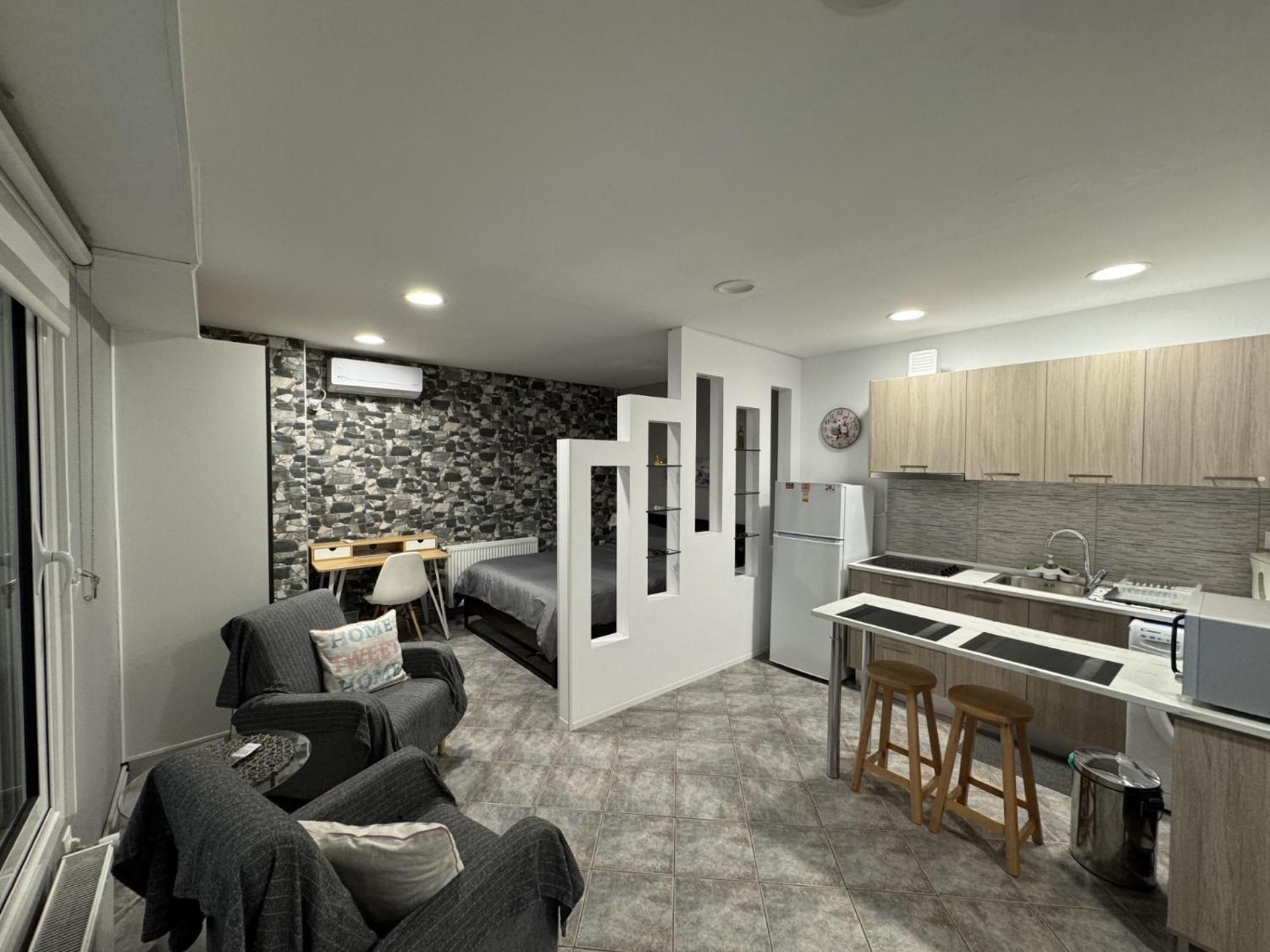 Aphrodite Studio Near Athens Floisvos Marina Εξωτερικό φωτογραφία